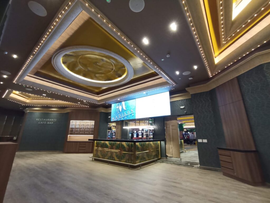 Mobiliario comercial fabricado por Proyectos Madera Viva