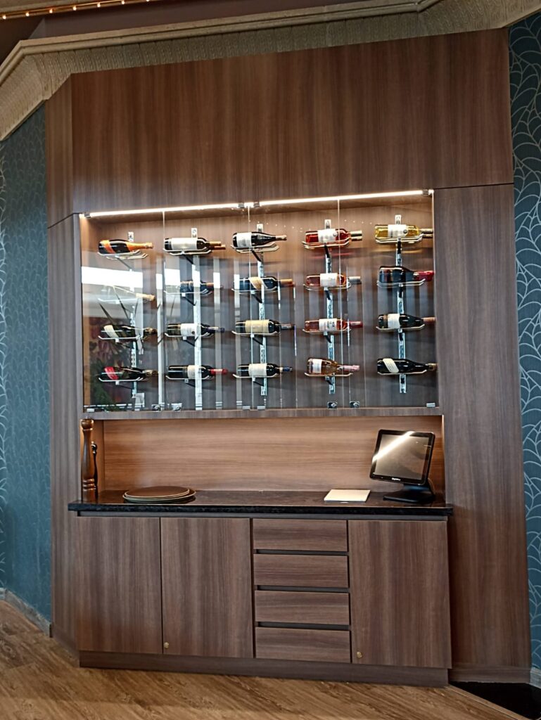 Mobiliario comercial fabricado por Proyectos Madera Viva