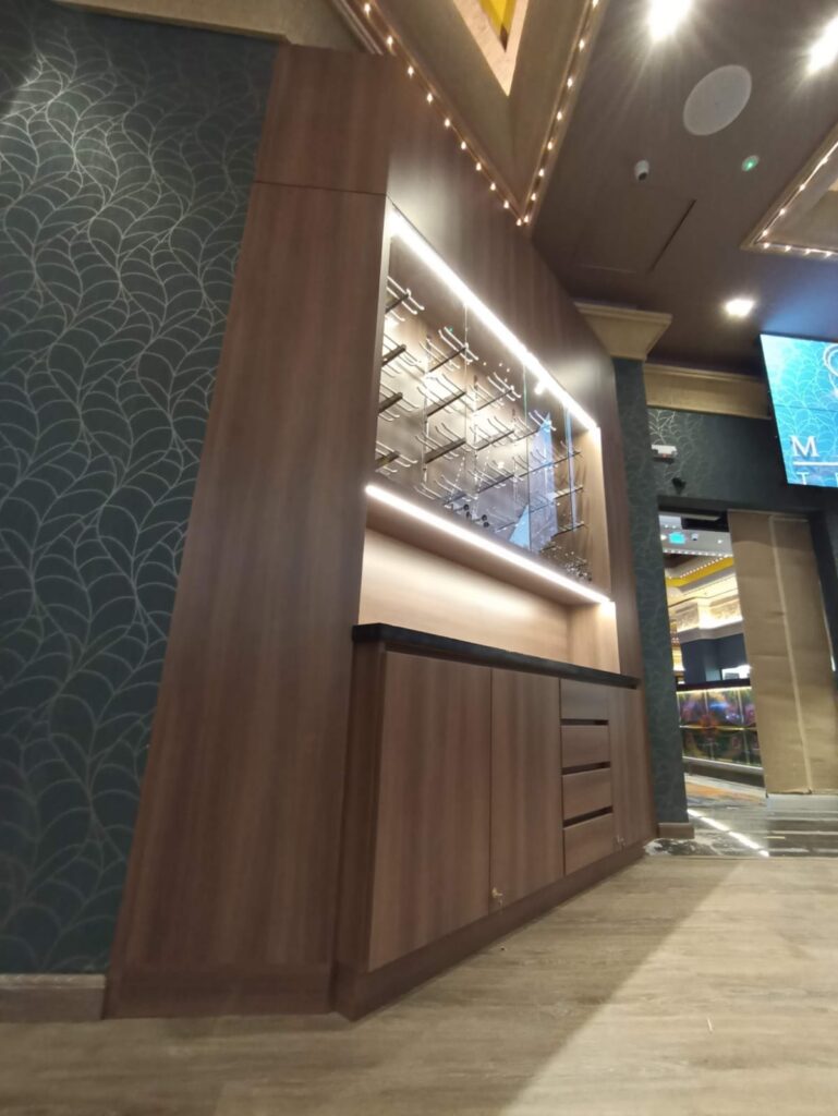 Mobiliario comercial fabricado por Proyectos Madera Viva