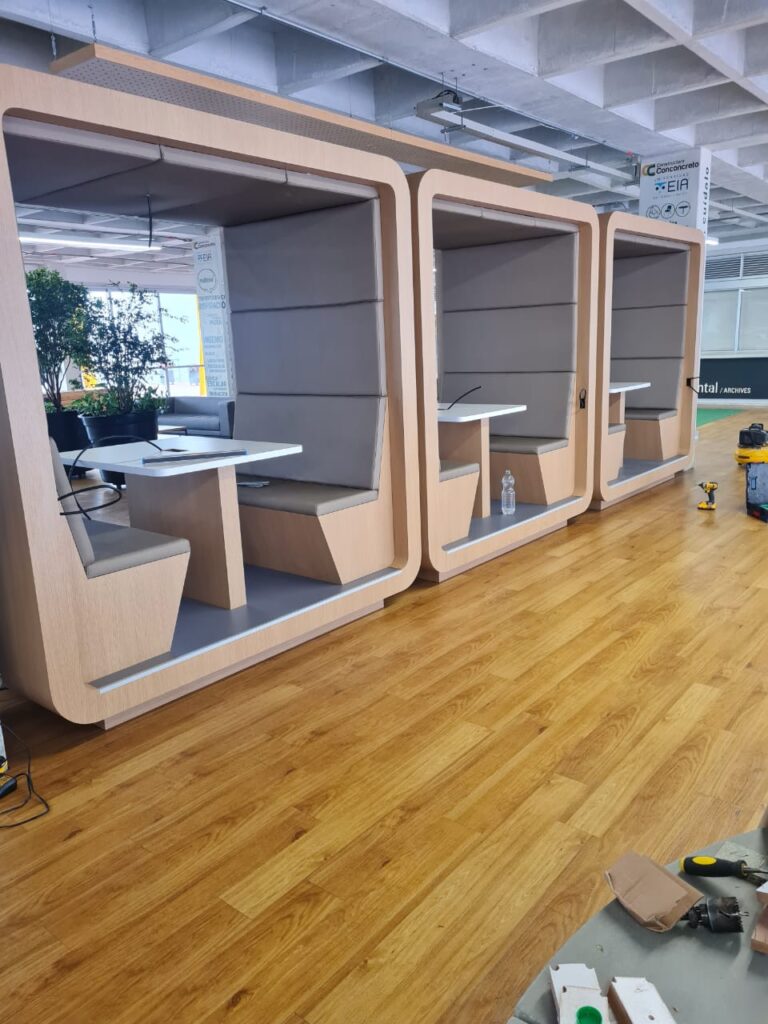 Mobiliario corporativo fabricado por Proyectos Madera Viva